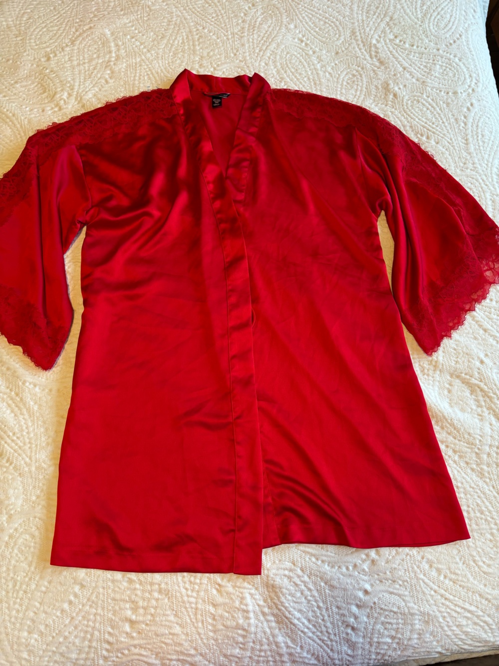 Victoria’s Secret Red Lace and Satin Robe Size M/L